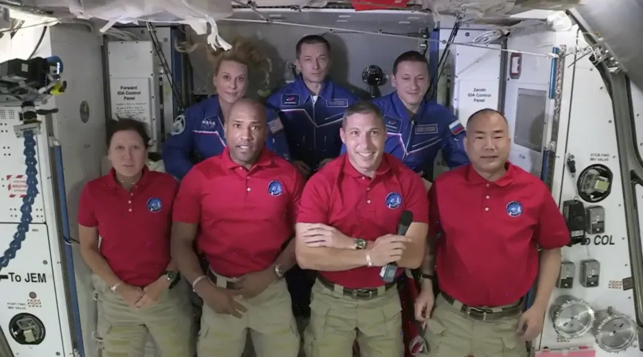 Astronauti Shannon Walkerová, Victor Glover, Michael Hopkins a Soiči Noguči. 