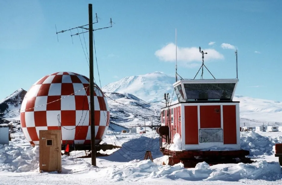 Radar na americké stanici McMurdo v Antarktidě