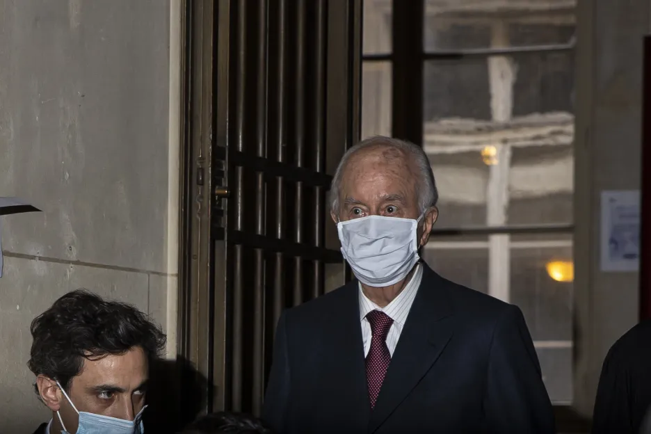 Bývalý francouzský premiér Édouard Balladur dorazil k soudu