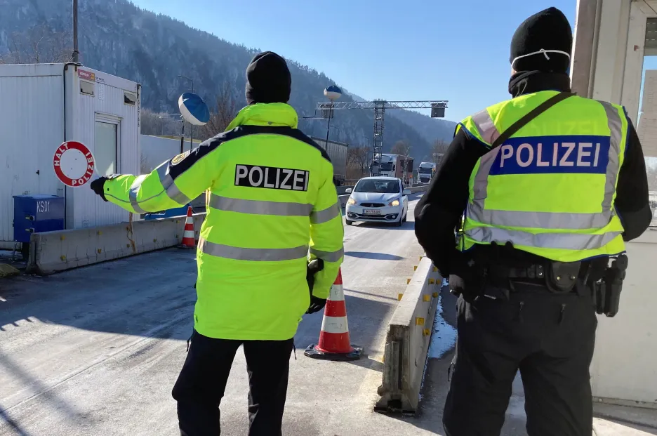 Německá policie staví auta na hranici s Tyrolskem