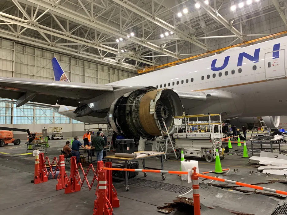 Ohořelý motor Boeingu 777-400, který selhal v Denveru