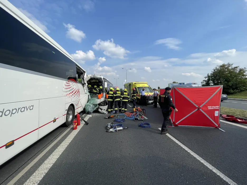 Nehoda autobusů na Barrandově