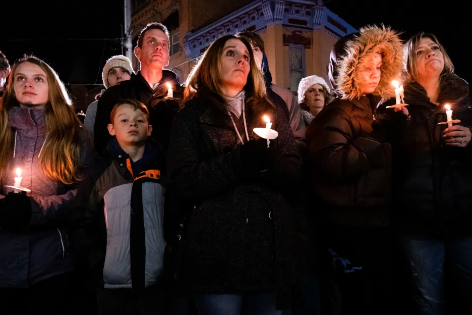 Vigilie za oběti střelby ve škole v Michiganu