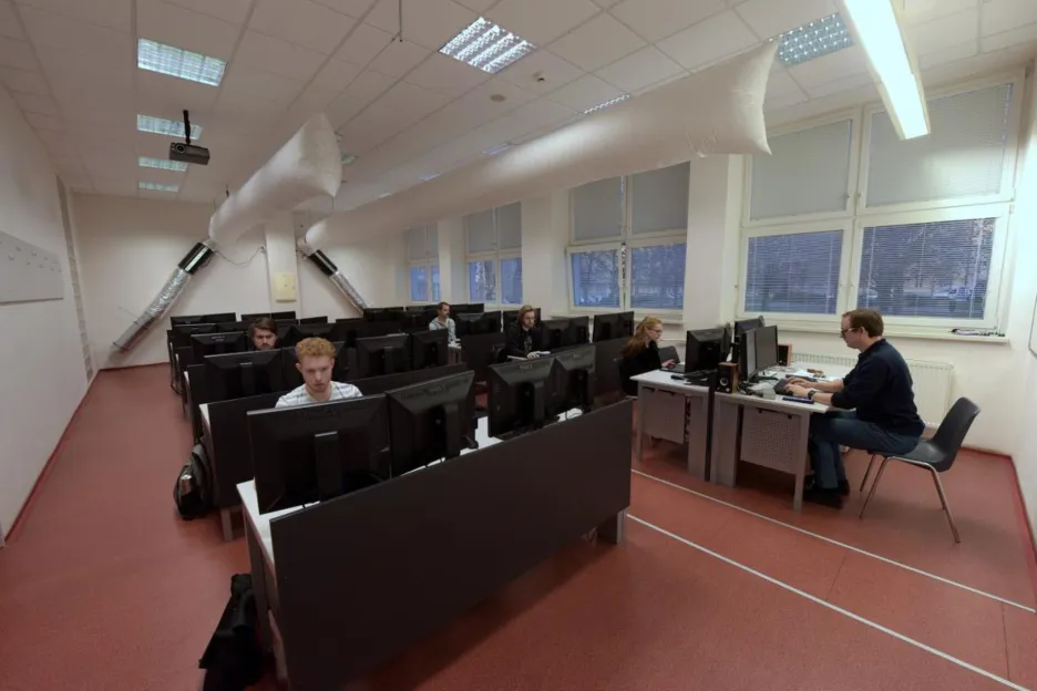 Filtrování vzduchu v učebně Univerzity Pardubice