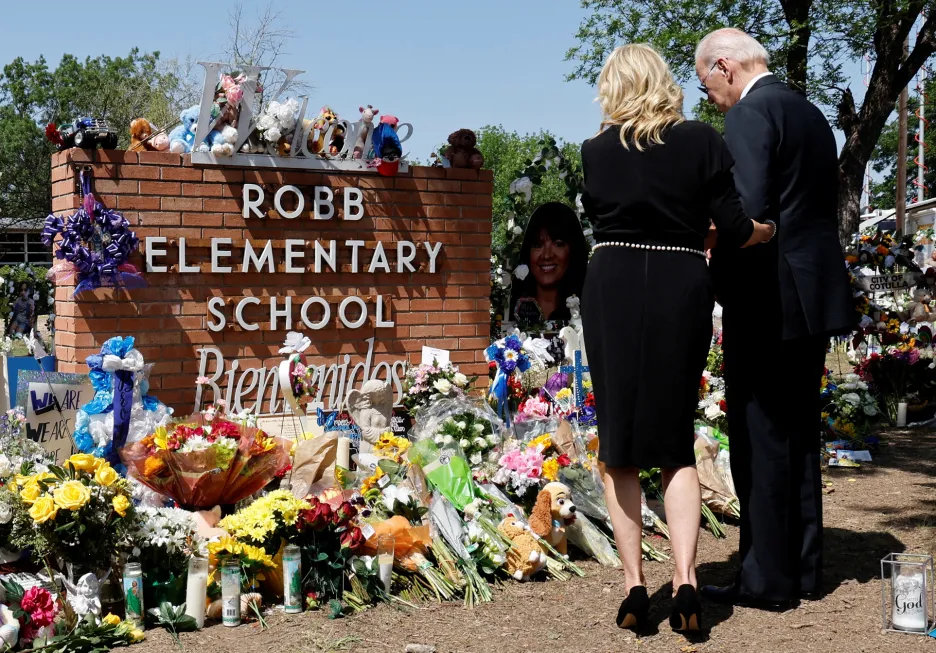 Joe a Jill Bidenovi uctili památku obětí útoku