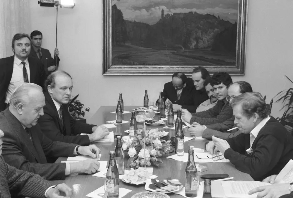 Jednání vlády s Občanským fórem 28. listopadu 1989