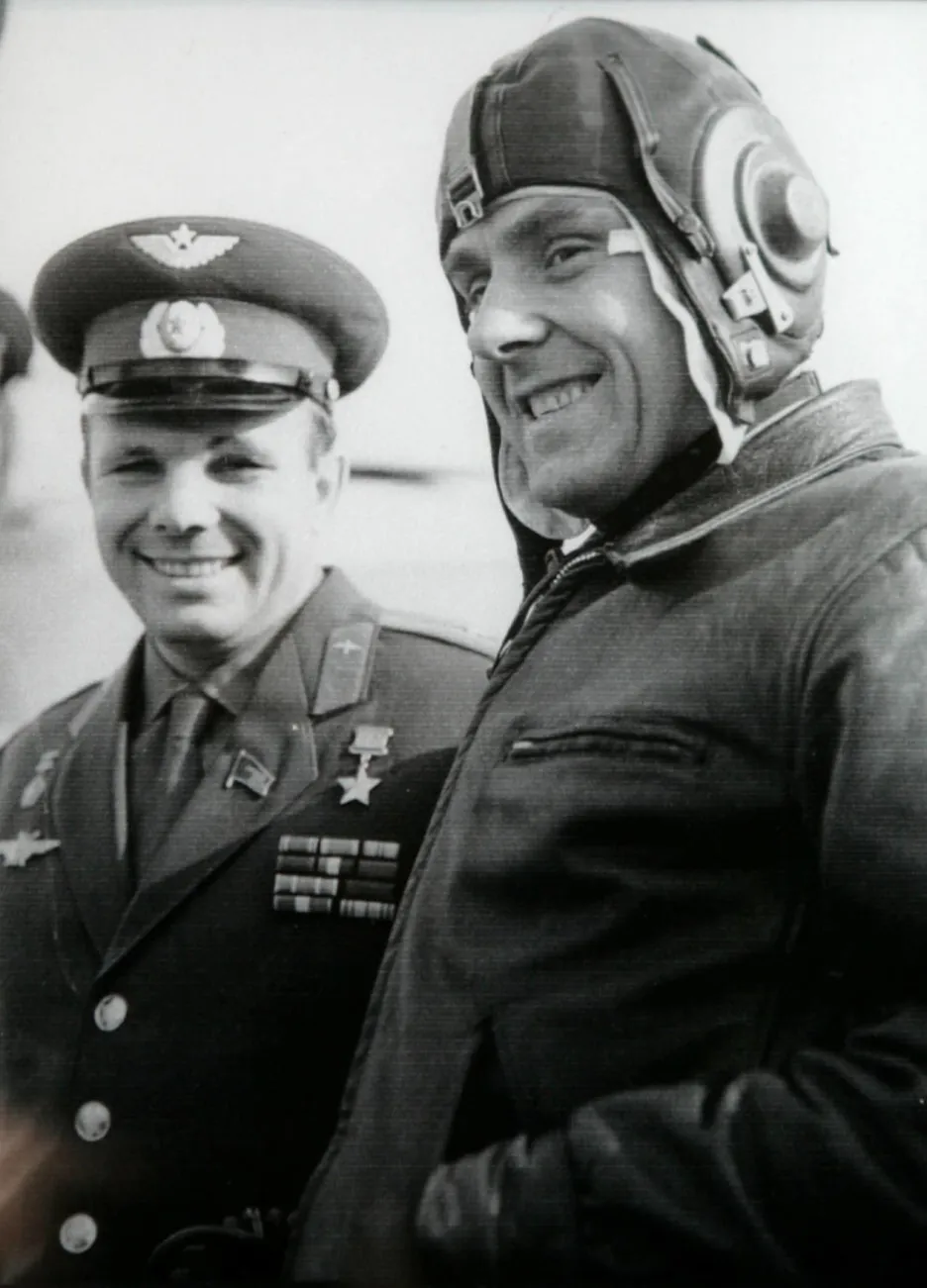 Vlevo Gagarin, vpravo Komarov