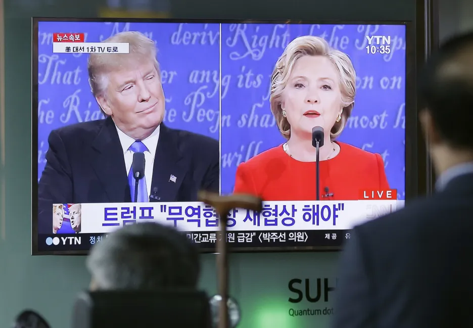 Diváci sledují první duel prezidentských kandidátů