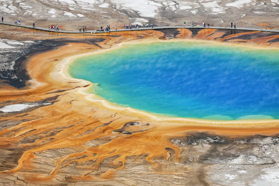 Yellowstonský národní park hraje všemi barvami