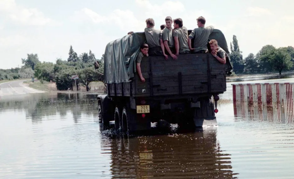 Praga V3S sloužila i při nasazení armády během povodní v roce 1997