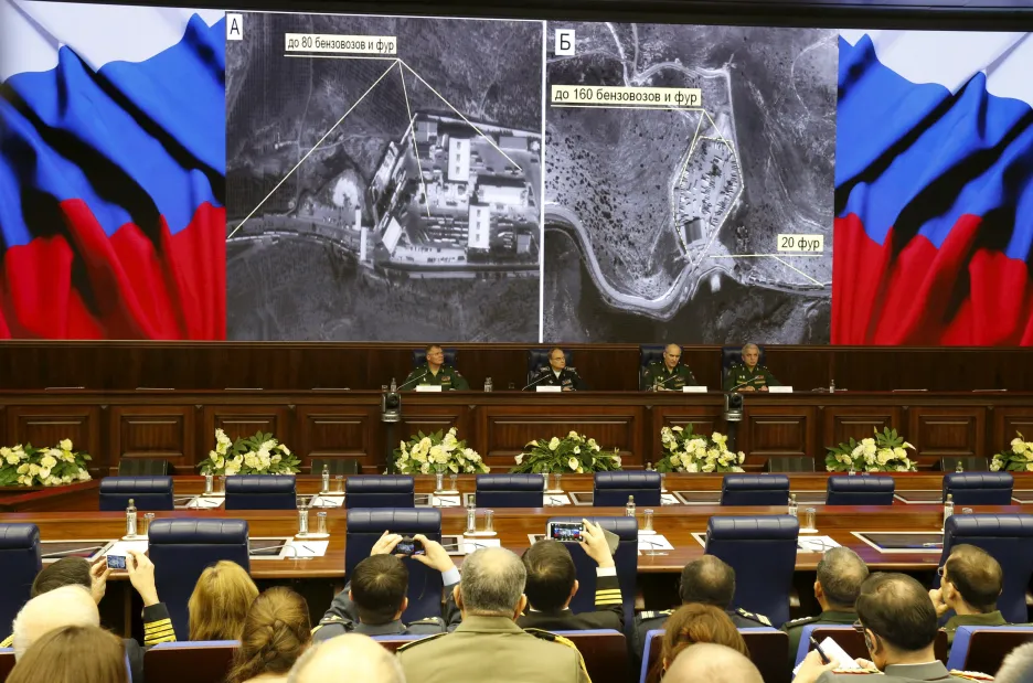 Ruské satelitní snímky, které mají dokazovat, že Ankara kupuje ropu od IS