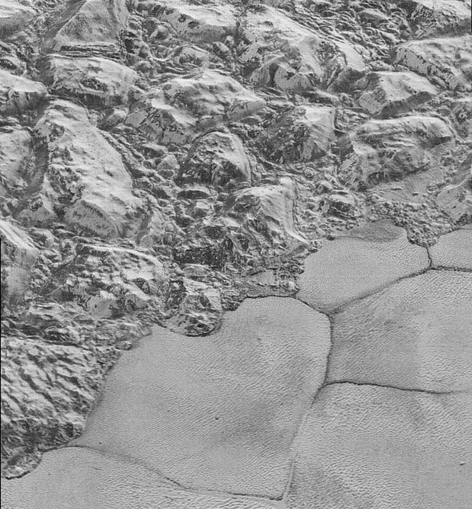 Pohled na povrch Pluta zachycený sondou New Horizons