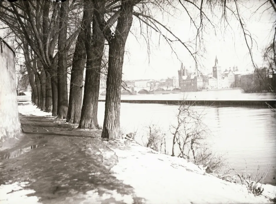 Zimní Praha na snímku z roku 1945
