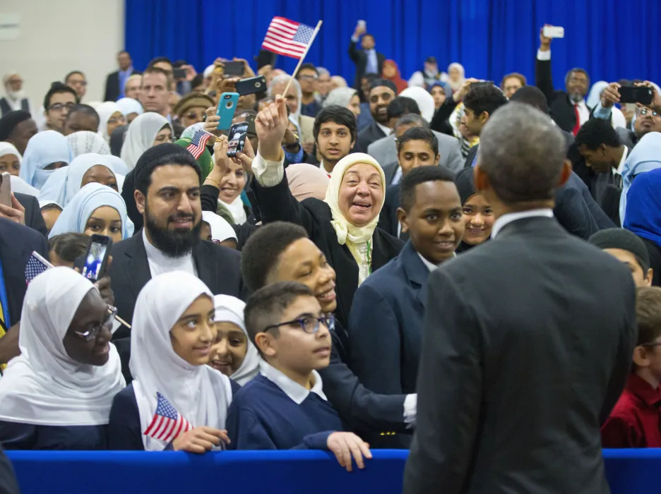 Americký prezident Barack Obama na své první návštěvě mešity
