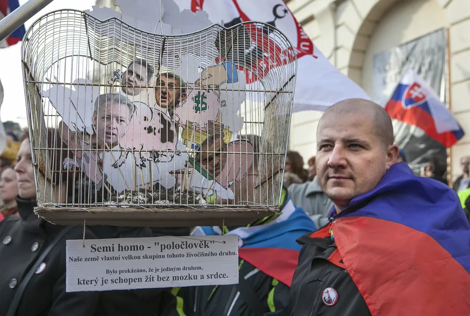 Mezi demonstranty na Hradčanském náměstí