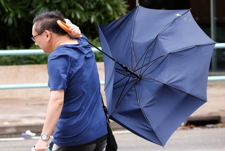 V Hongkongu řádil tajfun Nida