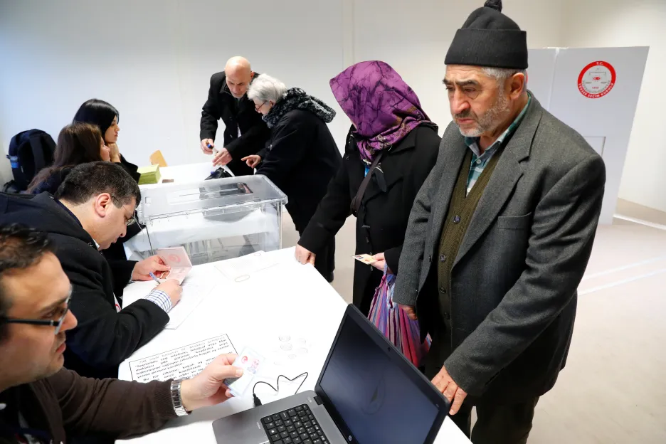 Hlasování na tureckém konzulátu v Berlíně