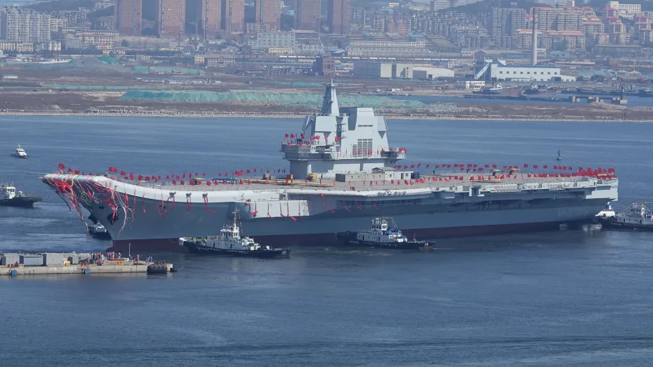 Čína představila novou letadlovou loď
