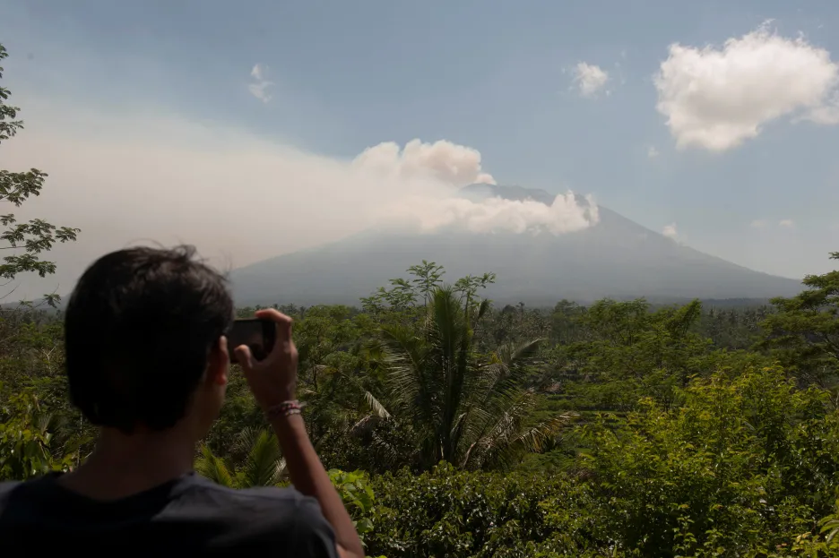 Sopka Agung se probudila k životu