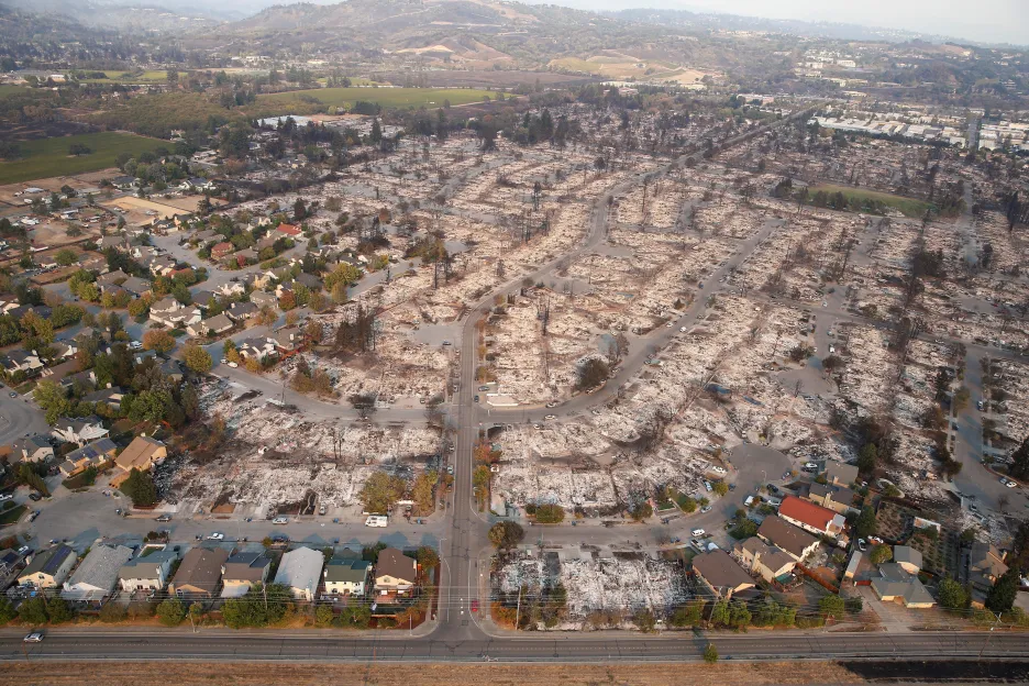 Požárem zničené město Santa Rosa