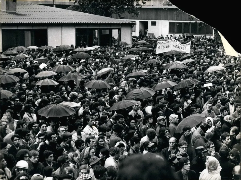 Studentský protest v Paříži v květnu 1968
