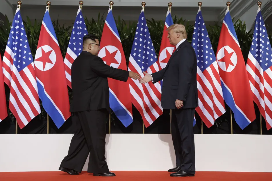 Kim Čong-un a Donald Trump se sešli v Singapuru