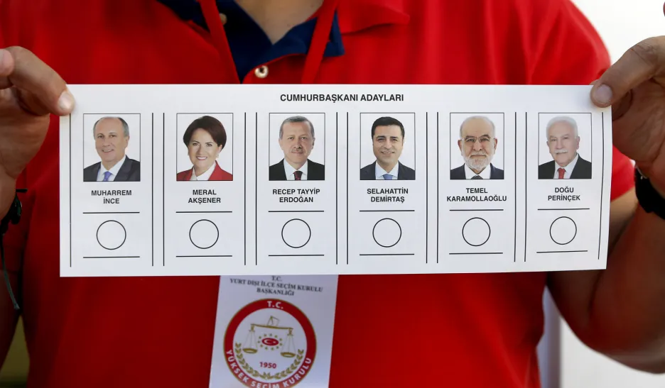 Volební listek. Turci volí v Německu