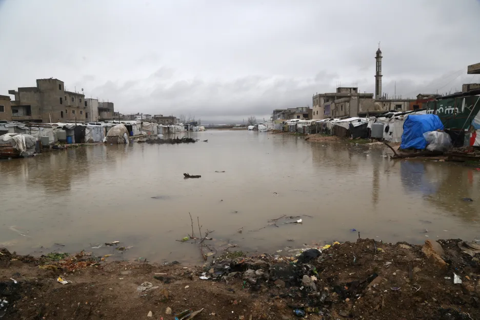 Zaplavený uprchlický tábor v údolí Biká