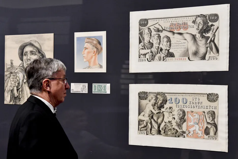 Pohled na výstavu k výročí československé měny v Císařské konírně.