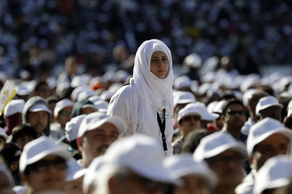Mši přišly sledovat desetitisíce obyvatel Spojených arabských emirátů