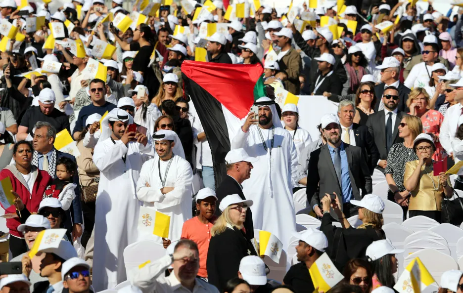 Papež František sloužil mši ve Spojených arabských emiráteech
