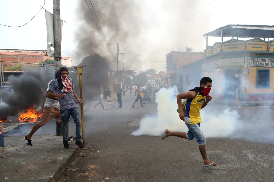 Střety s venezuelskou policií ve městě Urena