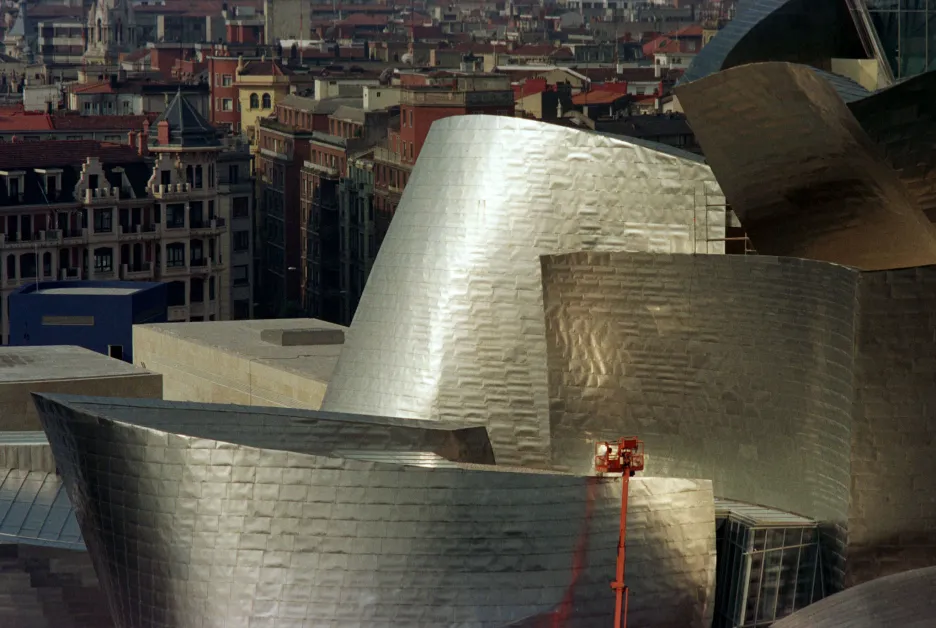 Detail Guggenheimova muzea v Bilbau
