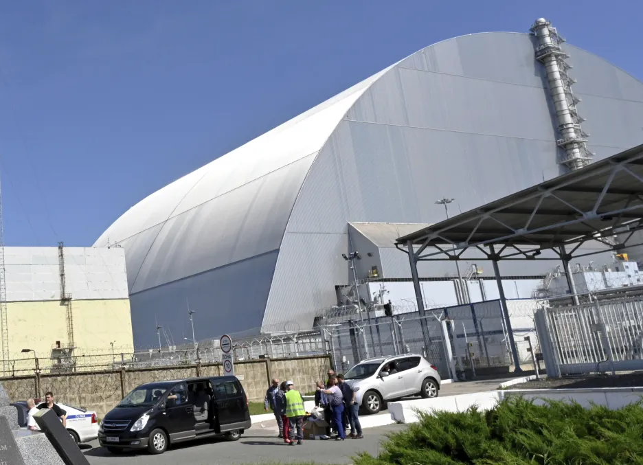 Nový kryt havarovaného černobylského reaktoru