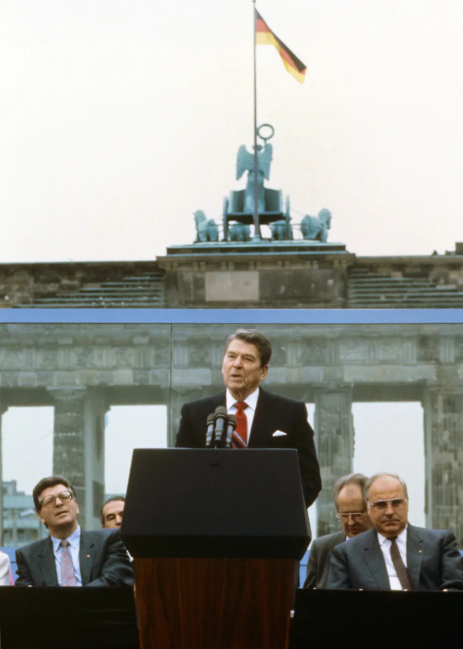 „Pane Gorbačove, strhněte tu zeď!“ Ronald Reagan v červnu 1987 v Západním Berlíně