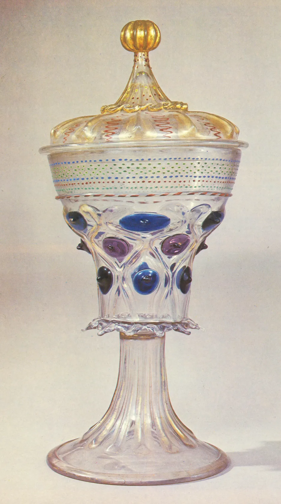 Nejvyšší kategorie luxusu – pohár „pánů z Deblína“. Dnes v trezorové vitríně Britského muzea v Londýně