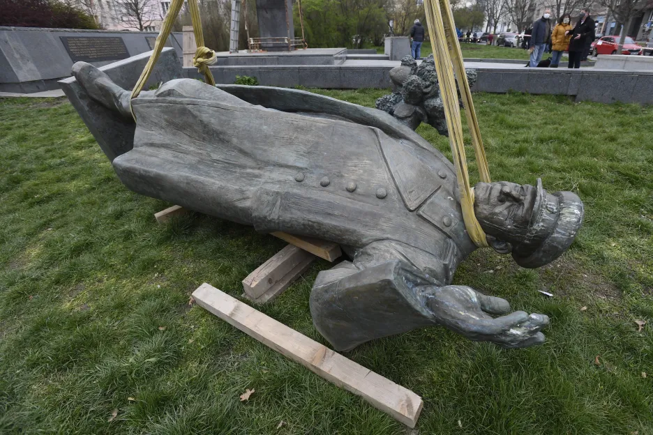 Odstraňovaná socha maršála Koněva