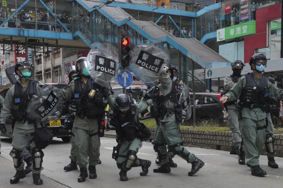 Policie zasahuje proti demonstrantům v Hongkongu