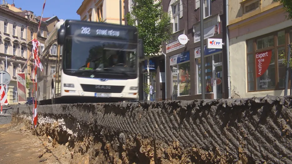 Pod opravovanými cestami v centru Děčína je nevhodné podloží