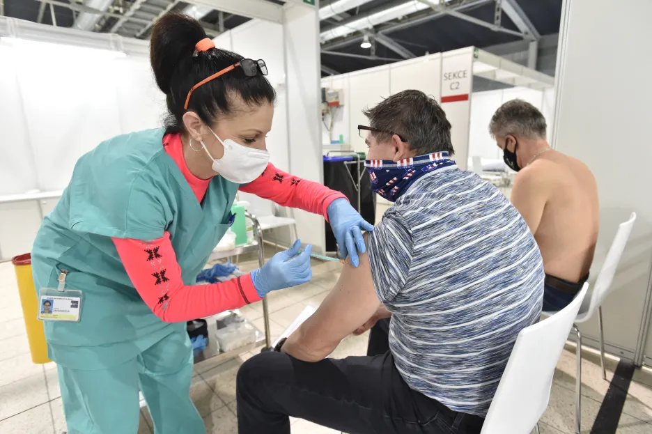 Zkušební očkování v brněnské záložní nemocnici