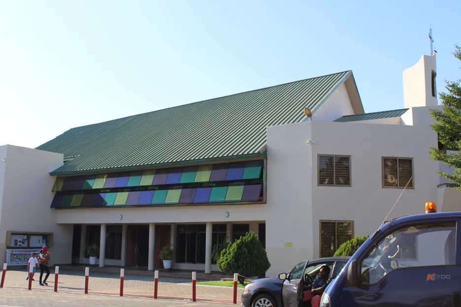 Kostel v areálu základní školy v Akkře