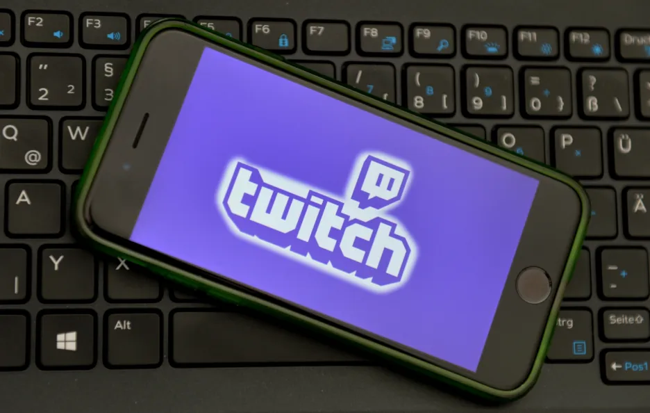 Twitch.tv je nejpopulárnější platforma pro živé vysílání, takzvaný streaming. Zaměřuje se především na videohry, vysílání e-sportovních soutěží a podobné akce s herním účelem