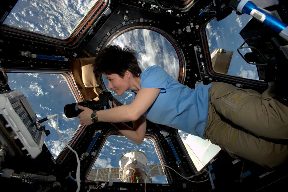  Italka Samantha Cristoforettiová na ISS