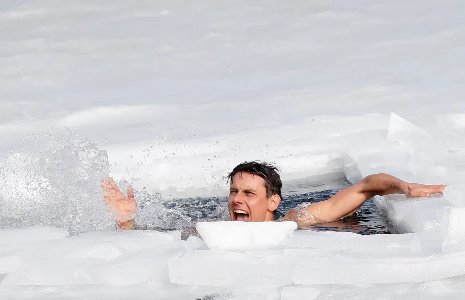 Český free-diver David Vencl překonal světový rekord v plavání pod ledem