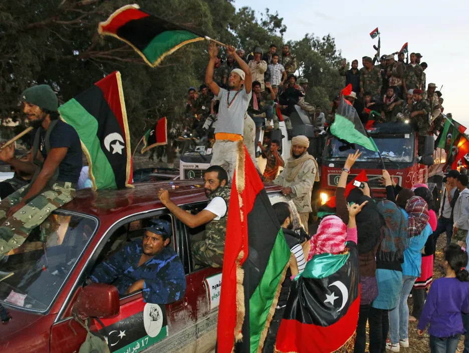 Oslavy pádu Kaddáfího režimu v Benghází v říjnu 2011