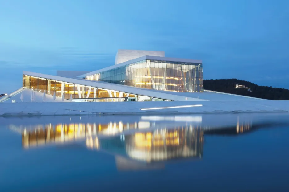 Vltavská filharmonie by mohla být propojena s vodou třeba jako opera v Oslu