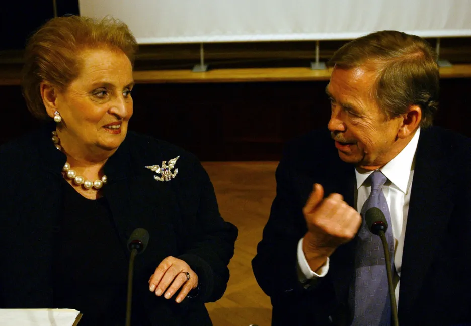 Politycy pamiętają Albright i chwalą udział Czech w NATO – ČT24 – Telewizja Czeska