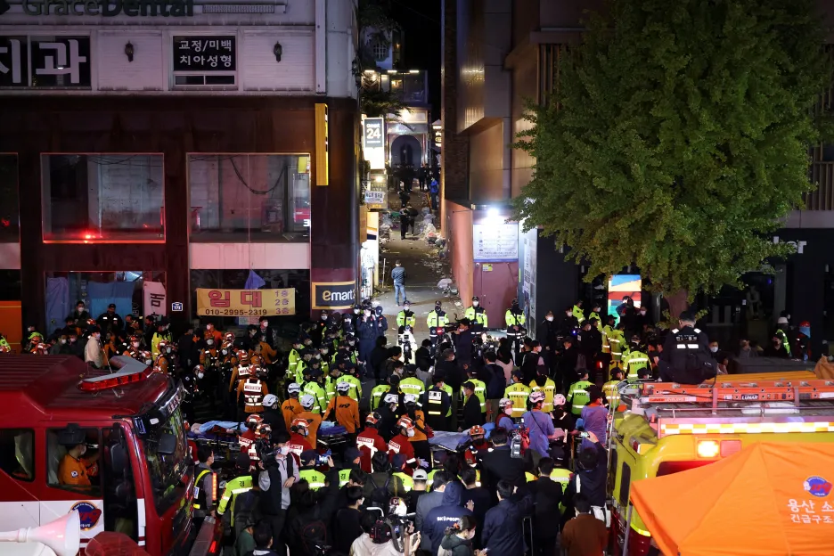Cent cinquante personnes sont mortes lors des célébrations d’Halloween à Séoul, d’autres dans un état grave — T24 — Télévision tchèque