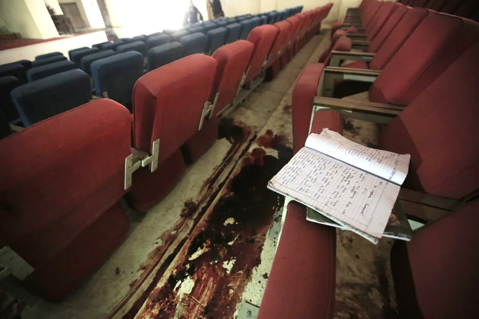 Záběry ze školy v Péšávaru po masakru