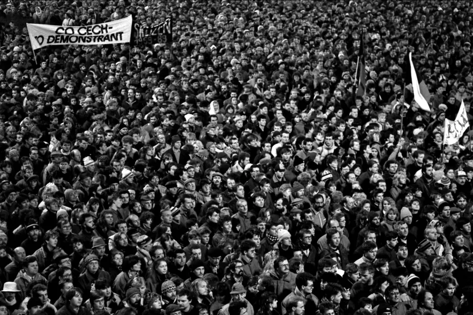 Demonstrace na Václavském náměstí, listopad 1989